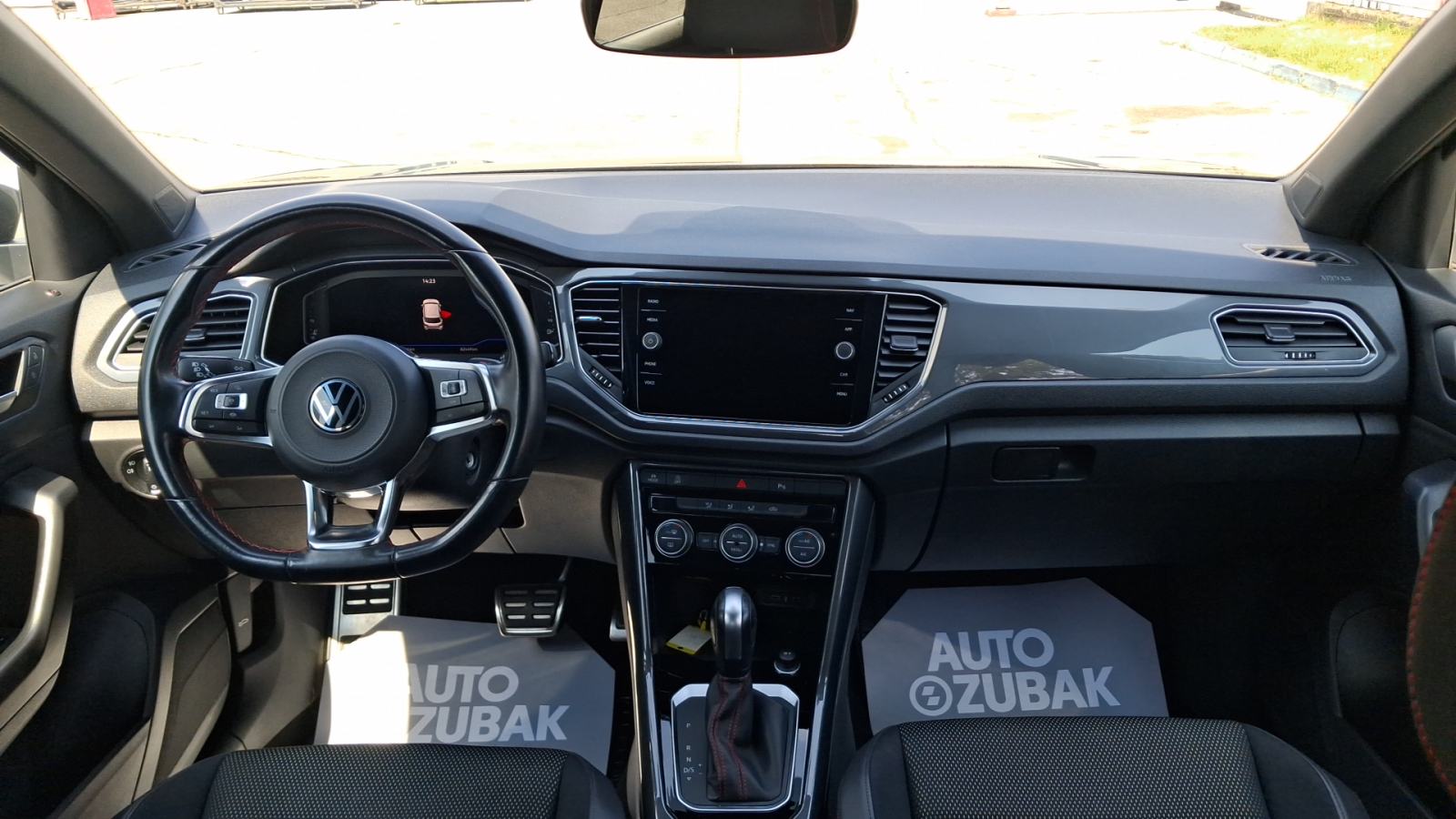 VW T-ROC 2022 • PREMIUM jamstvo • AutoZubak Rabljena, fotografija 11