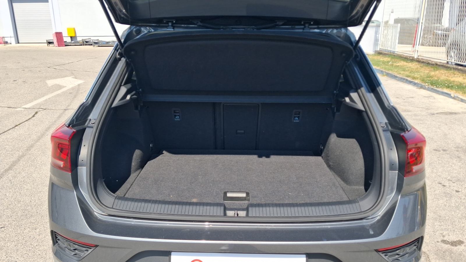 VW T-ROC 2022 • PREMIUM jamstvo • AutoZubak Rabljena, fotografija 12