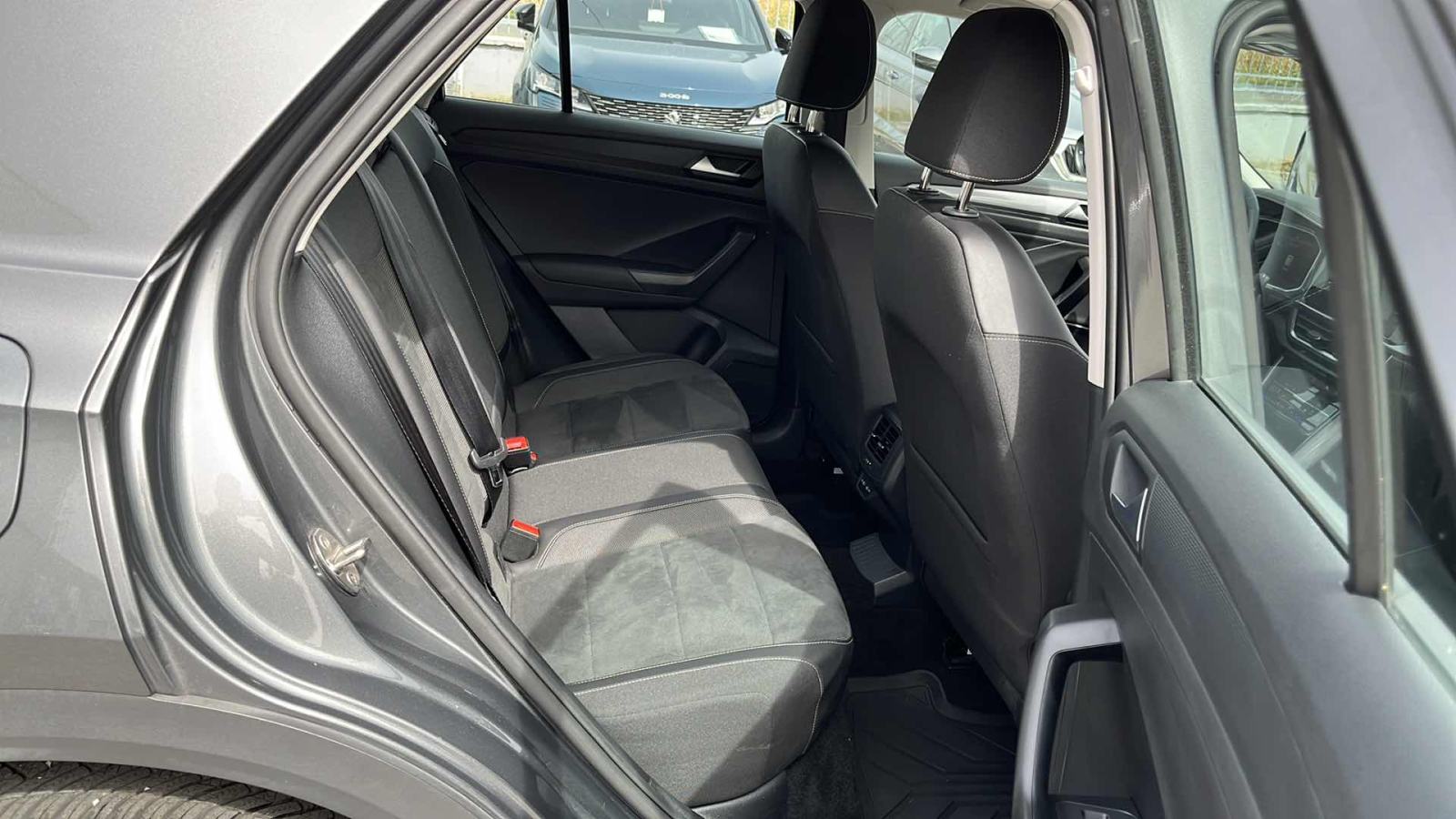 VW T-ROC 2022 • PREMIUM jamstvo • AutoZubak Rabljena, fotografija 10