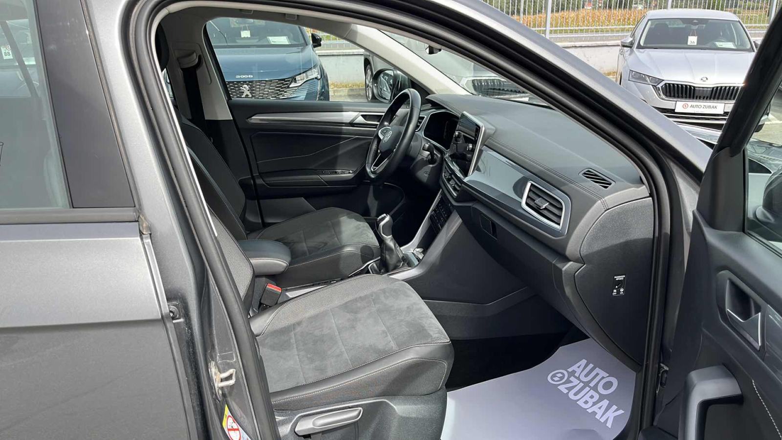 VW T-ROC 2022 • PREMIUM jamstvo • AutoZubak Rabljena, fotografija 11