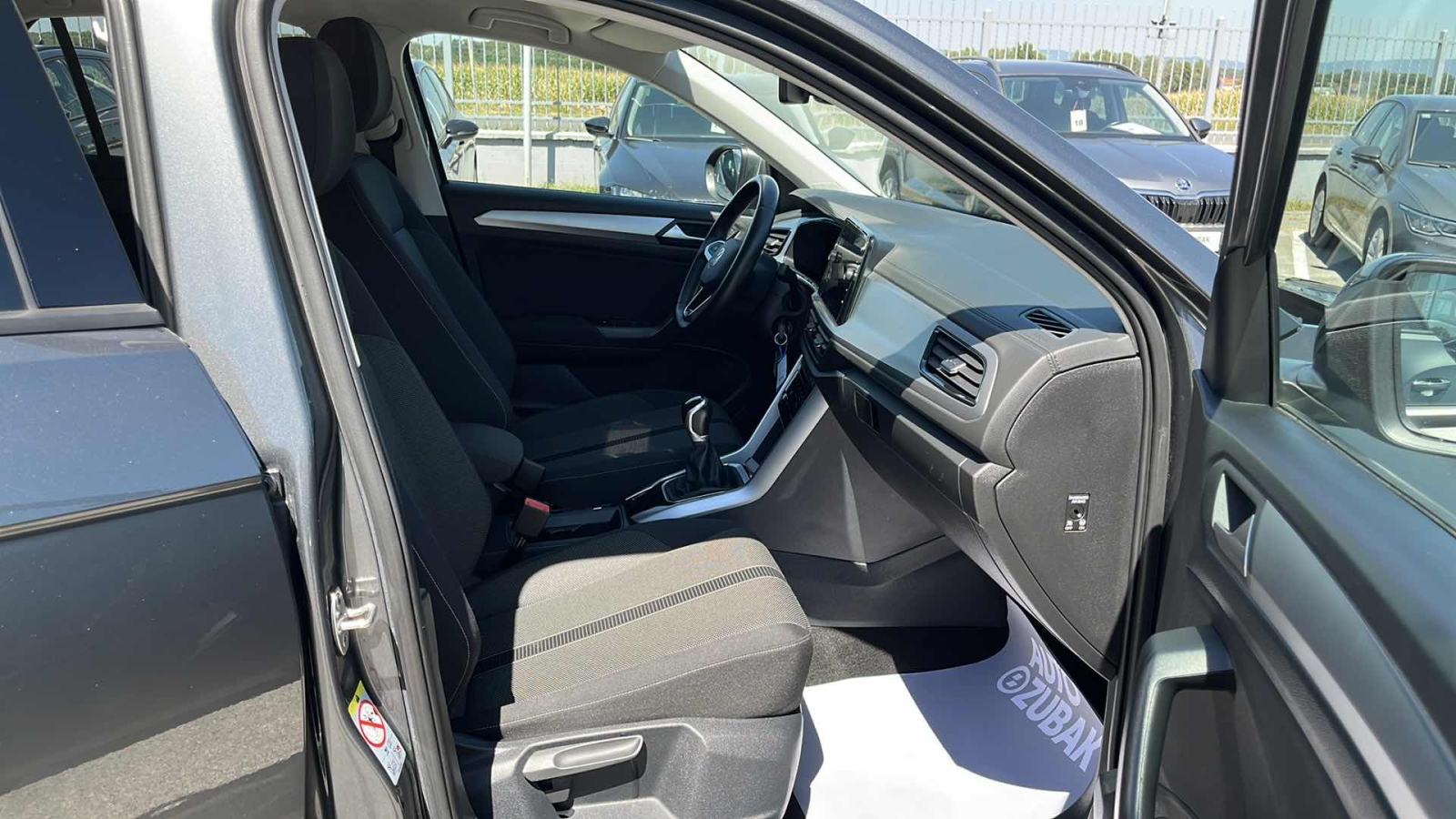 VW T-ROC 2023 • PREMIUM jamstvo • AutoZubak Rabljena, fotografija 9