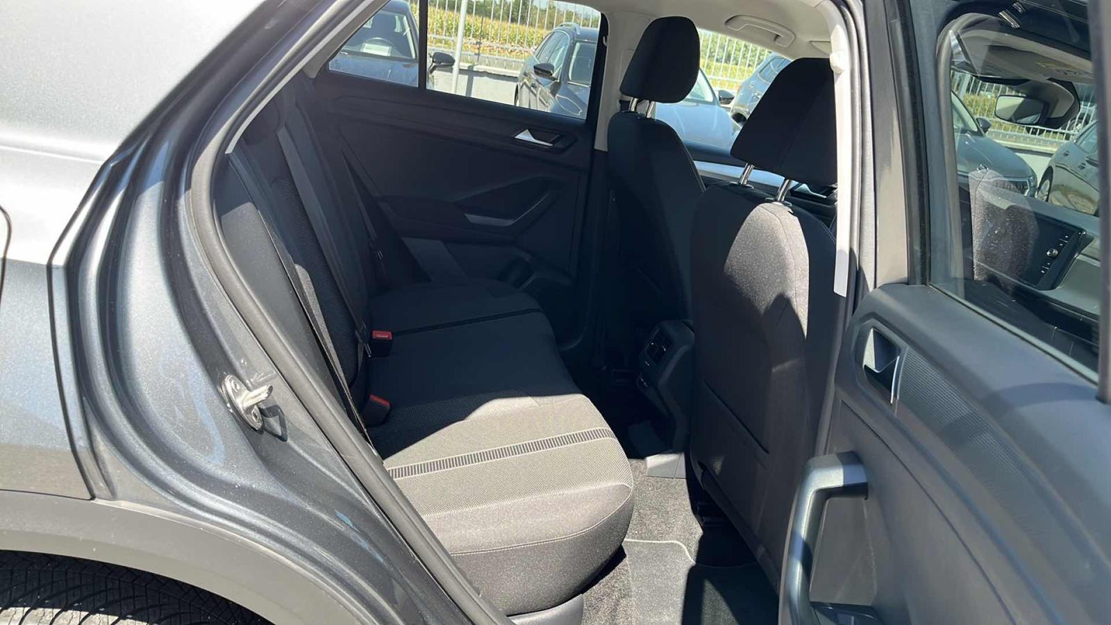 VW T-ROC 2023 • PREMIUM jamstvo • AutoZubak Rabljena, fotografija 10