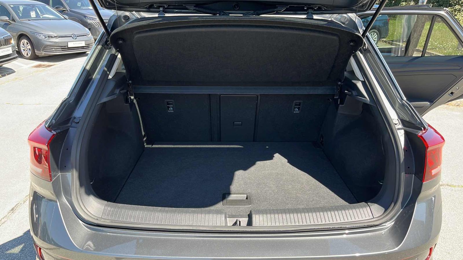 VW T-ROC 2023 • PREMIUM jamstvo • AutoZubak Rabljena, fotografija 12