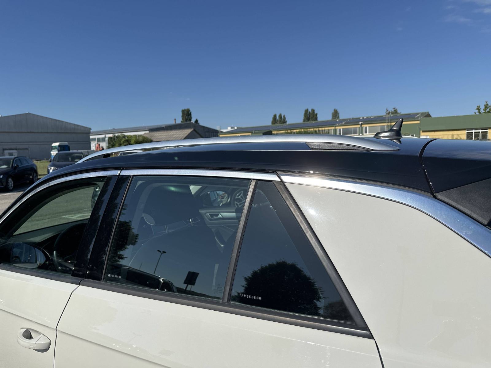 VW T-ROC 2023 • PREMIUM jamstvo • AutoZubak Rabljena, fotografija 15