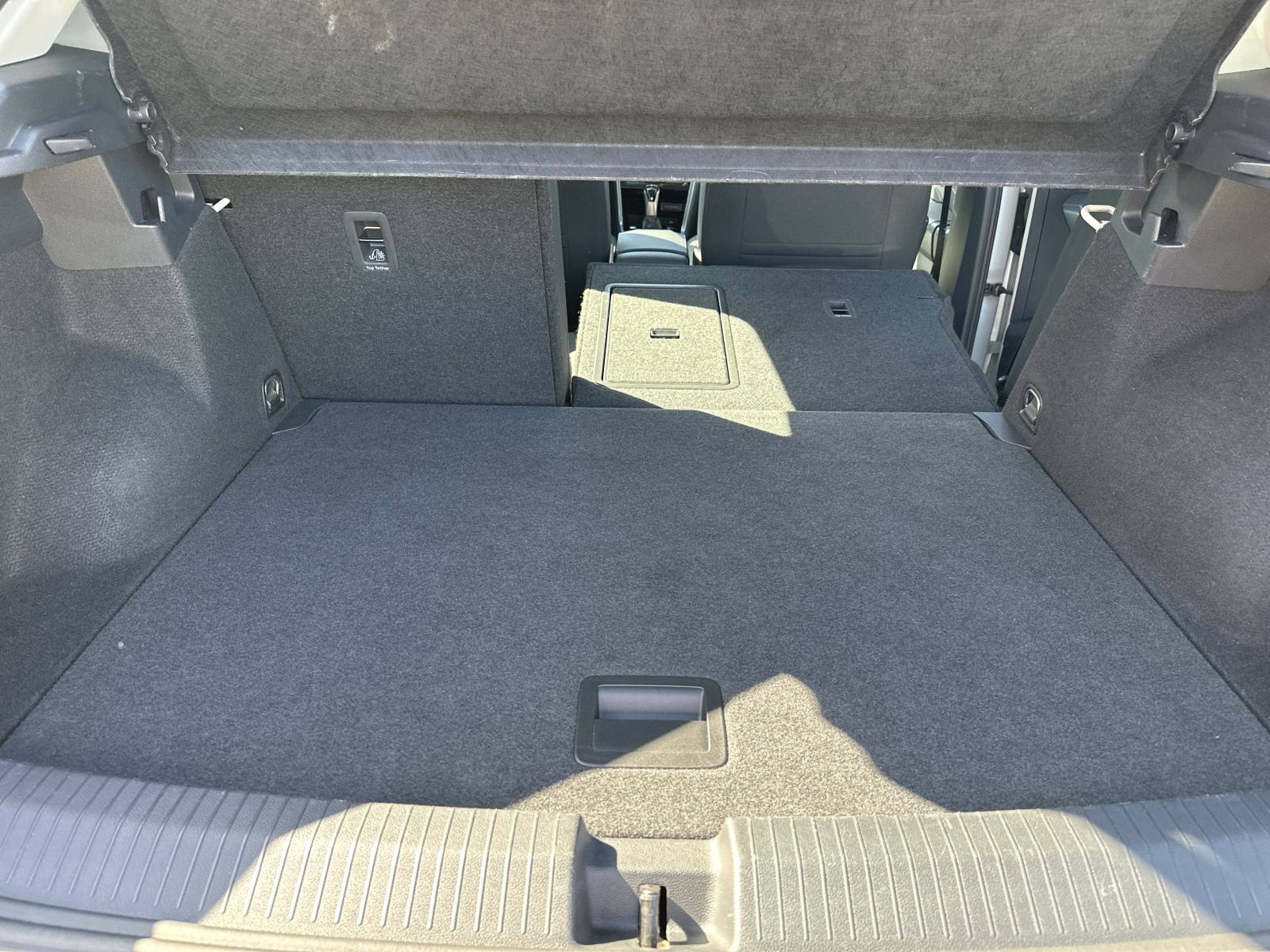VW T-ROC 2023 • PREMIUM jamstvo • AutoZubak Rabljena, fotografija 19