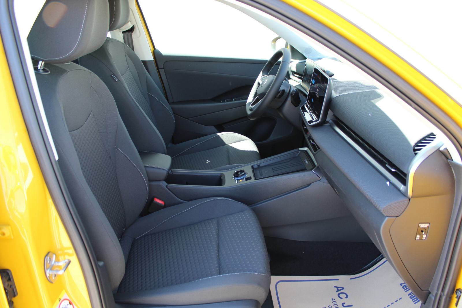 VW T-Roc NF 1,5 eTSI DSG Trend, fotografija 12