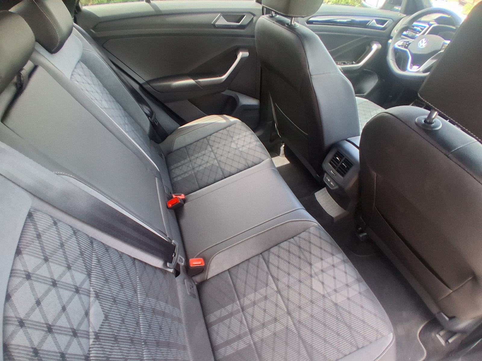 VW T-Roc R-Line1,5 TSI DSG KAMERA ALCANTARA ACC FRONT LANE TRAVEL LED, fotografija 12