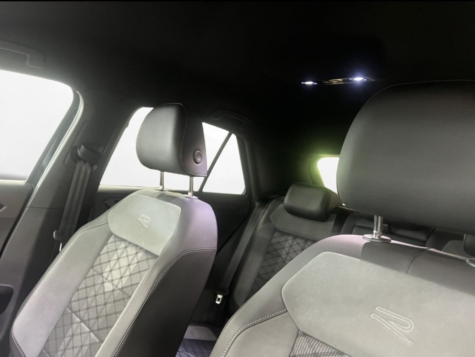 VW T-Roc R-Line1,5 TSI DSG KAMERA ALCANTARA ACC FRONT LANE TRAVEL LED, fotografija 7