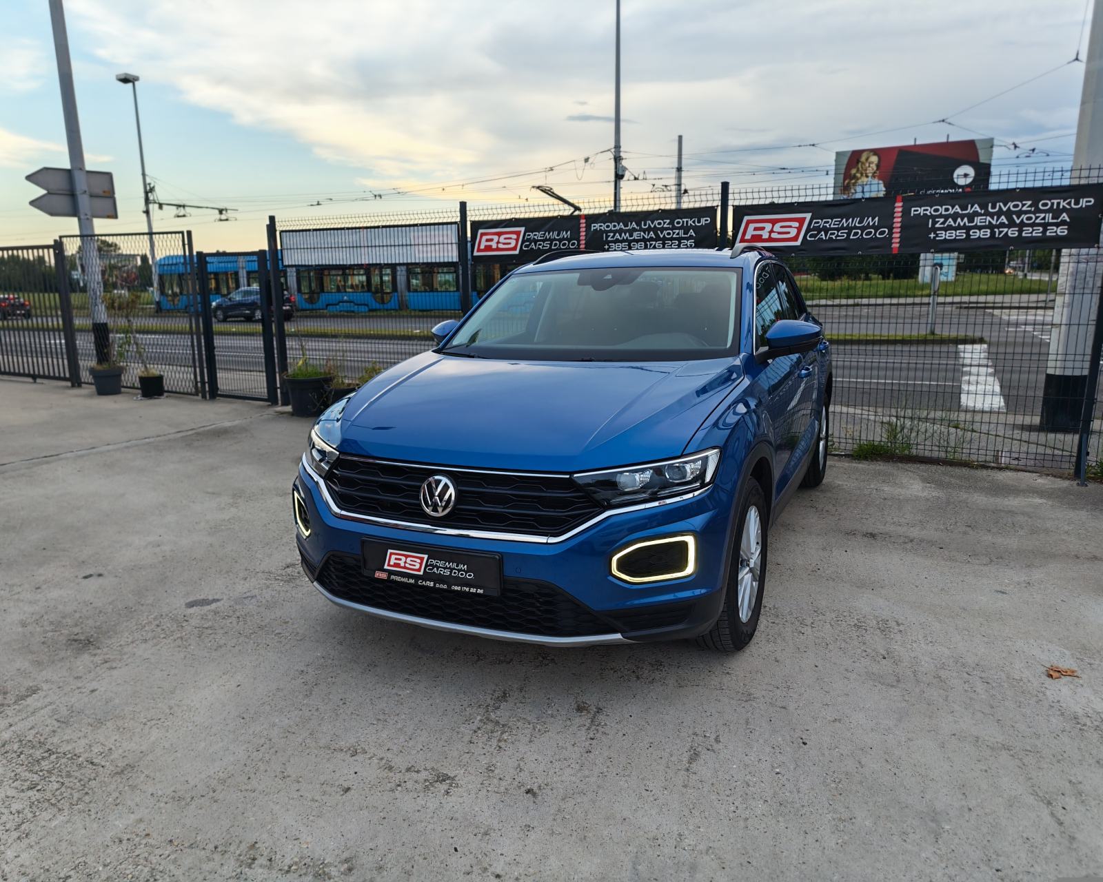 VW T-ROC TSI 110KS DESIGN, HR AUTO, LED, KLIMA, PDC, R-KAM, JAMSTVO 1G, fotografija 1