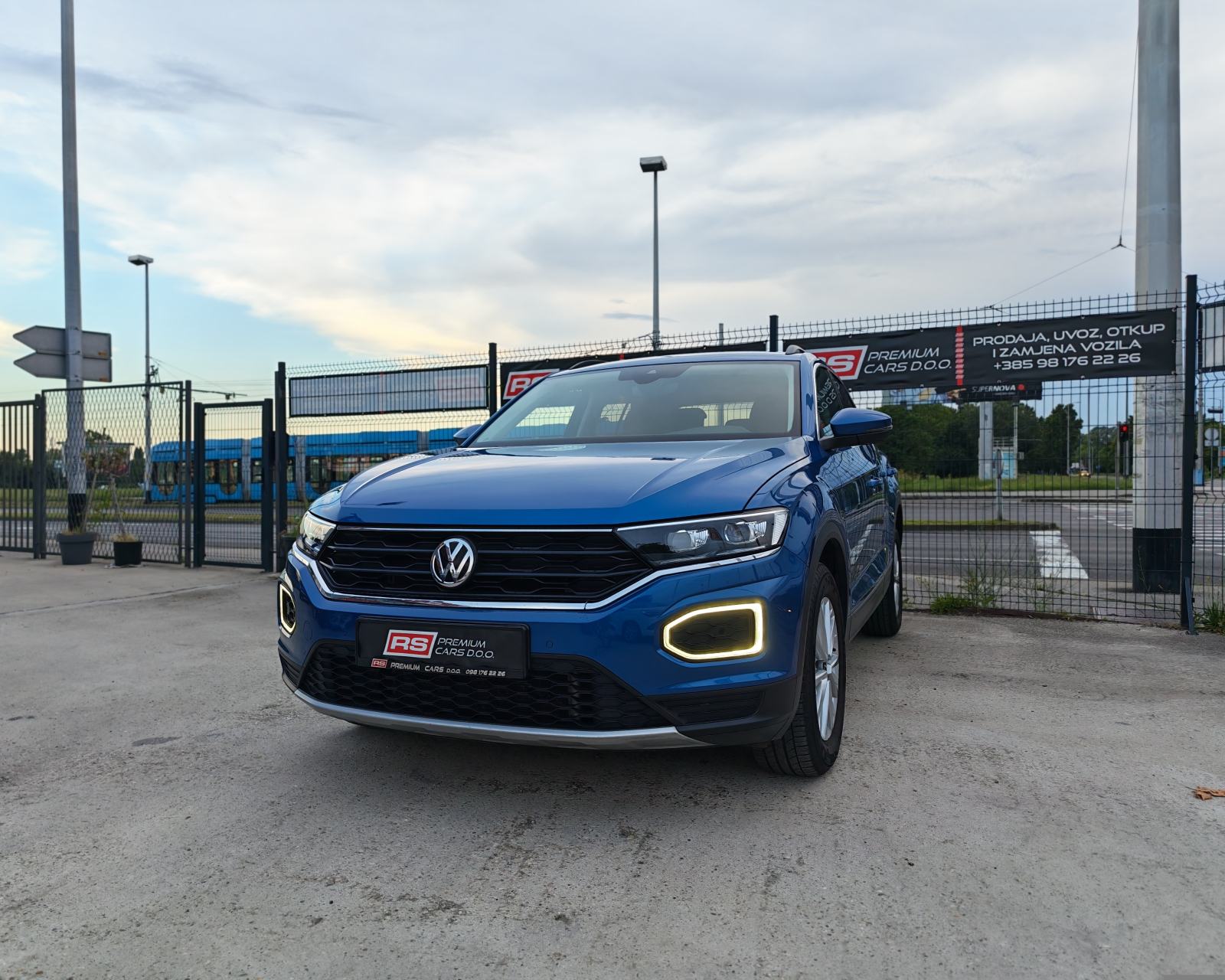 VW T-ROC TSI 110KS DESIGN, HR AUTO, LED, KLIMA, PDC, R-KAM, JAMSTVO 1G, fotografija 3
