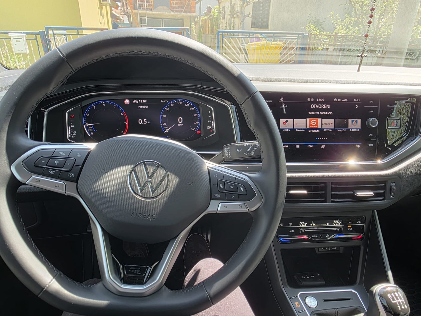 VW Taigo 1,0 TSI R LINE PRODAJA/PREUZIMANJE LEASINGA, fotografija 8