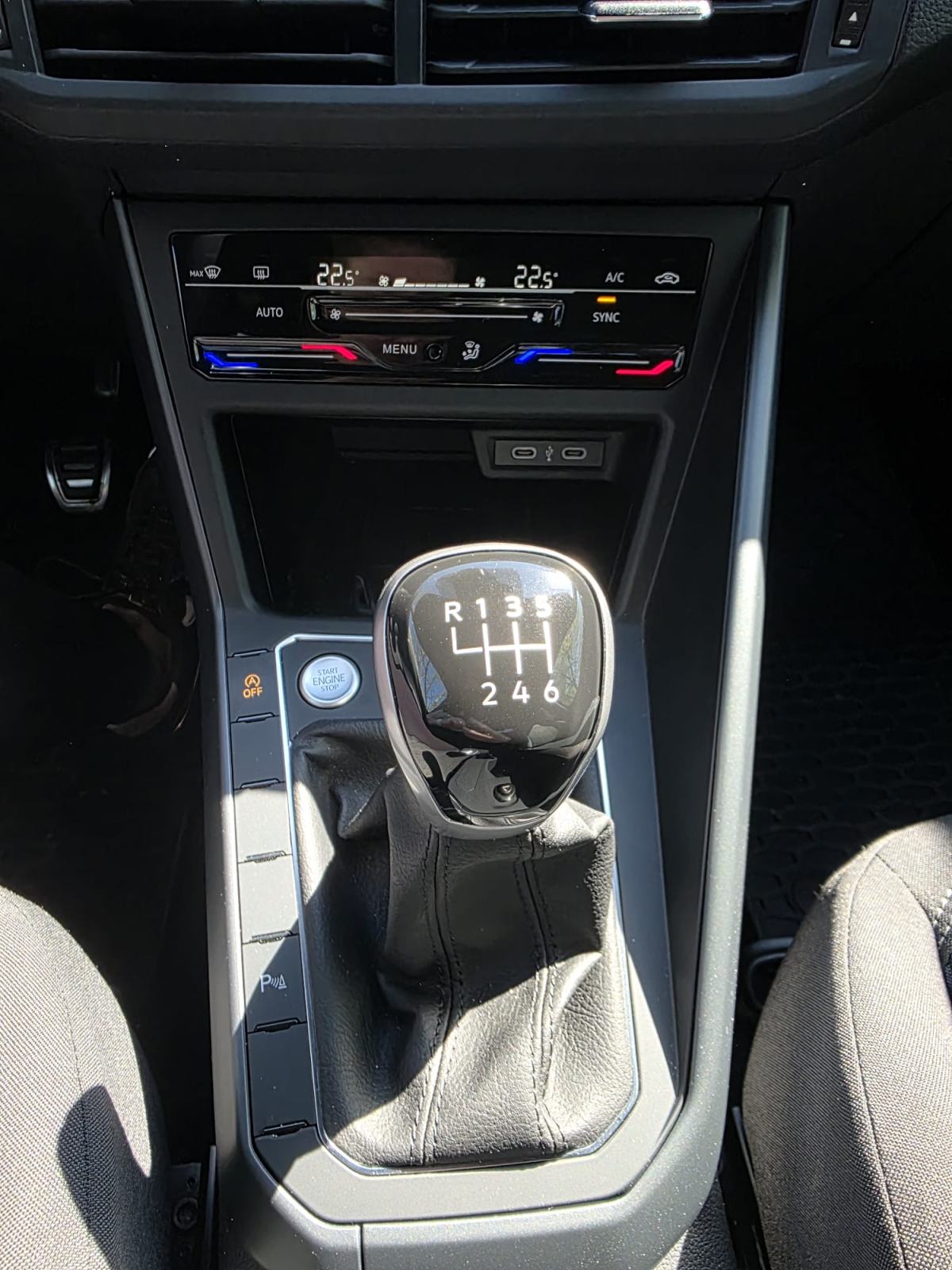 VW Taigo 1,0 TSI R LINE PRODAJA/PREUZIMANJE LEASINGA, fotografija 9