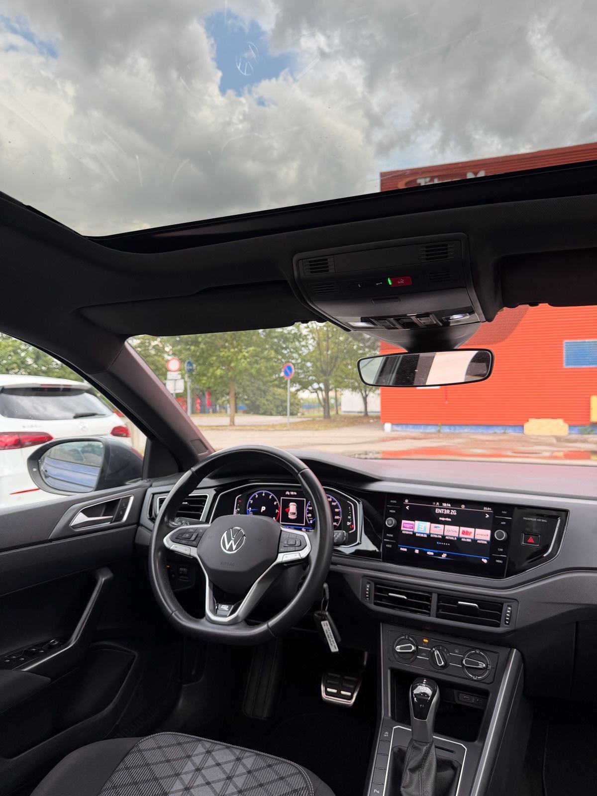 ***VW TAIGO DSG u PDV-u*** R-LINE, PANORAMA, VIRTUALNI SAT, AMBIENT, fotografija 7