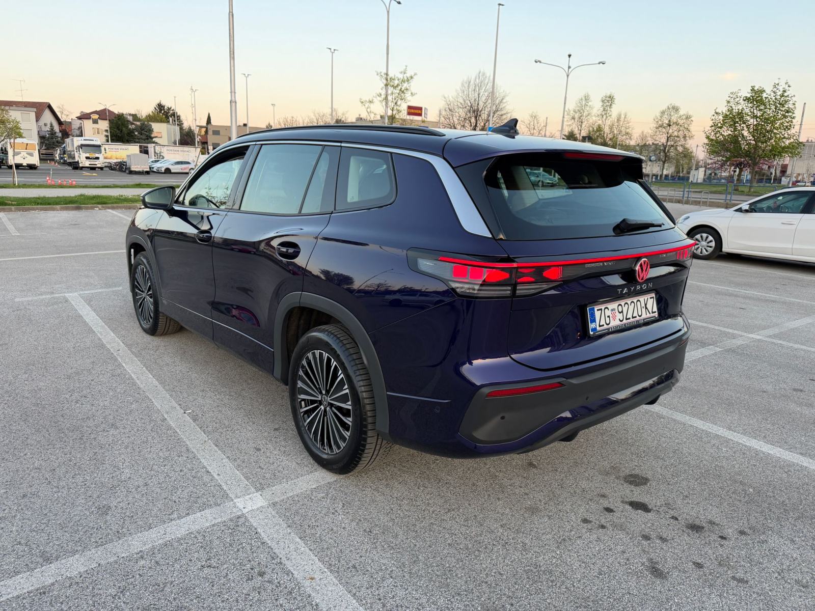 VW TAYRON 2,0TDI 142KW DSG 4X4 4MOTION 14000KM 7 SJEDALA 38200€+PDV, fotografija 4