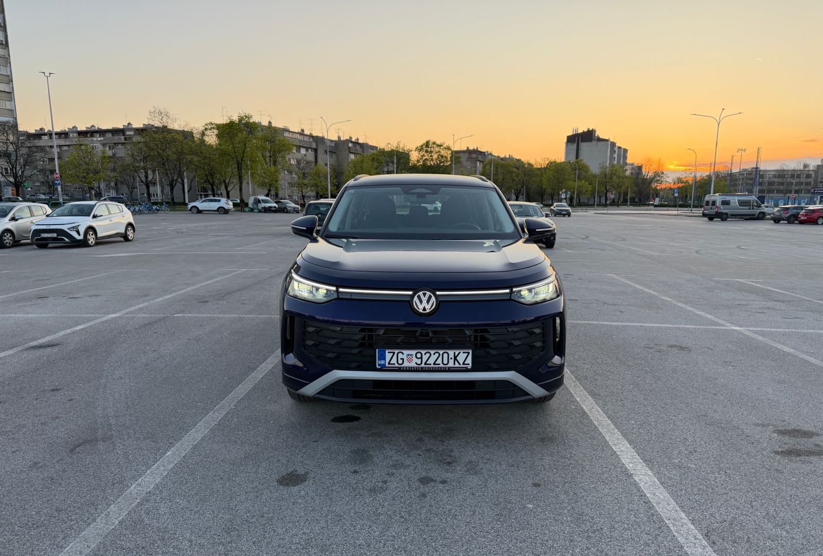 VW TAYRON 2,0TDI 142KW DSG 4X4 4MOTION 14000KM 7 SJEDALA 38200€+PDV, fotografija 3