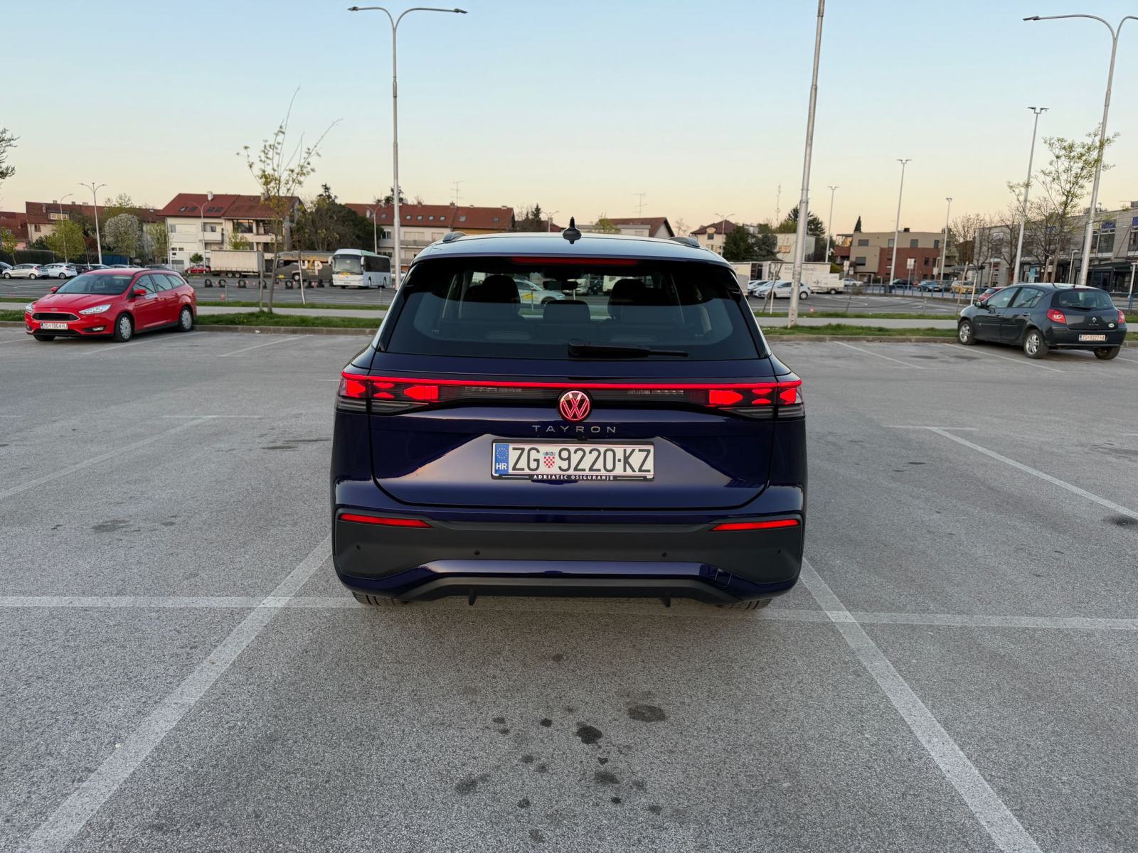 VW TAYRON 2,0TDI 142KW DSG 4X4 4MOTION 14000KM 7 SJEDALA 38200€+PDV, fotografija 8