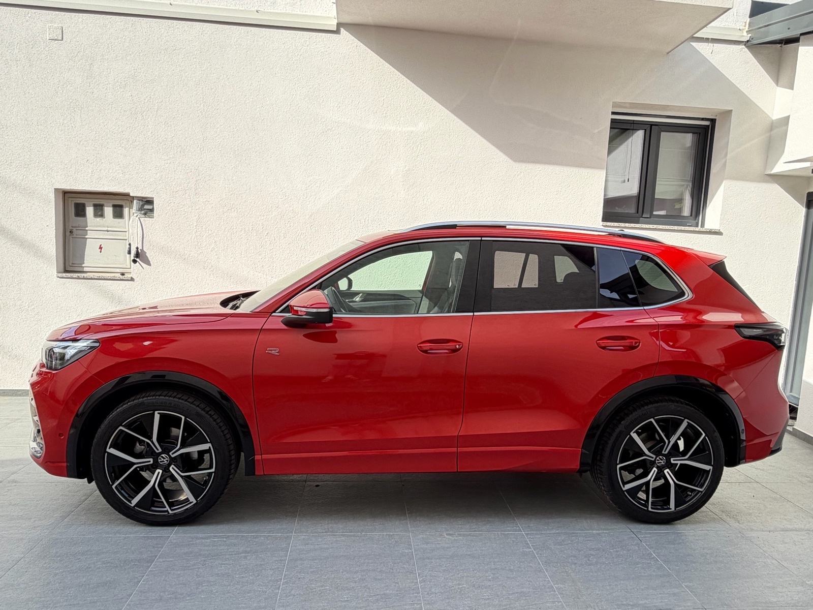VW Tiguan 1,5 eTSI automatik R-Line Plus /1. Vlasnik/Reg 1g./, fotografija 4