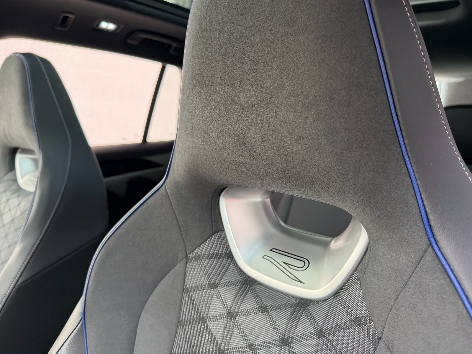 VW Tiguan 1,5 eTSI automatik R-Line Plus /1. Vlasnik/Reg 1g./, fotografija 14