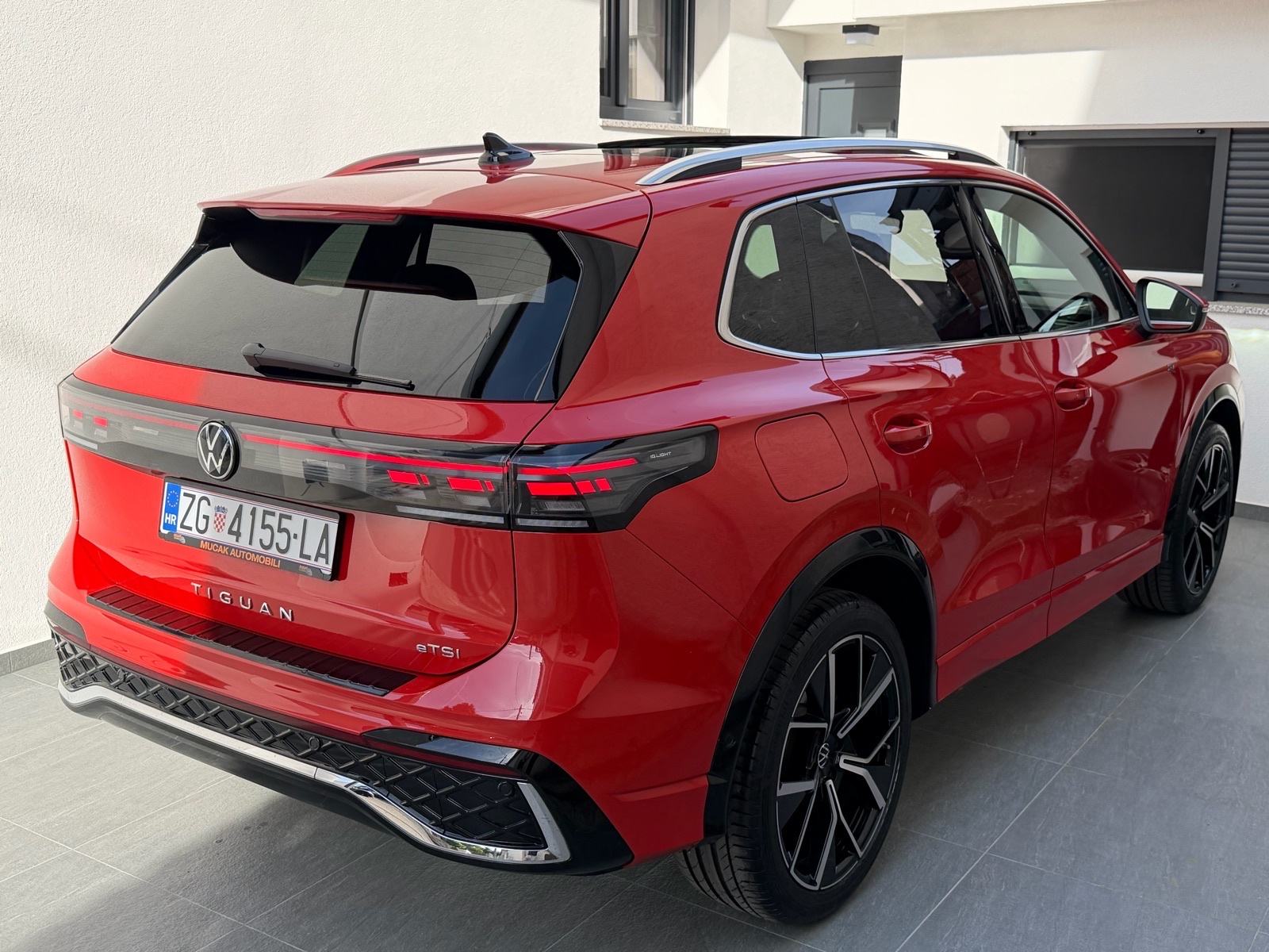 VW Tiguan 1,5 eTSI automatik R-Line Plus /1. Vlasnik/Reg 1g./, fotografija 10