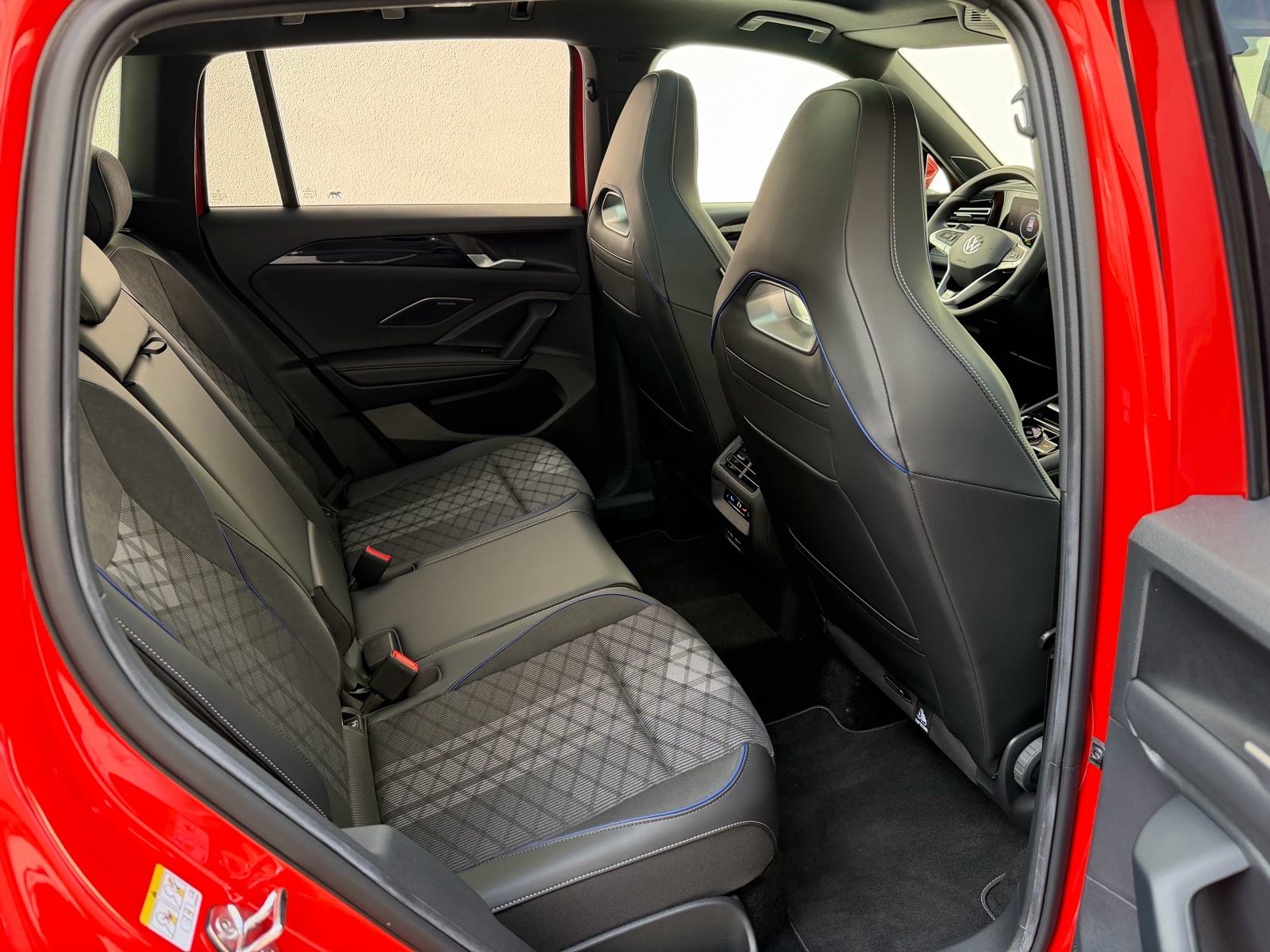 VW Tiguan 1,5 eTSI automatik R-Line Plus /1. Vlasnik/Reg 1g./, fotografija 19
