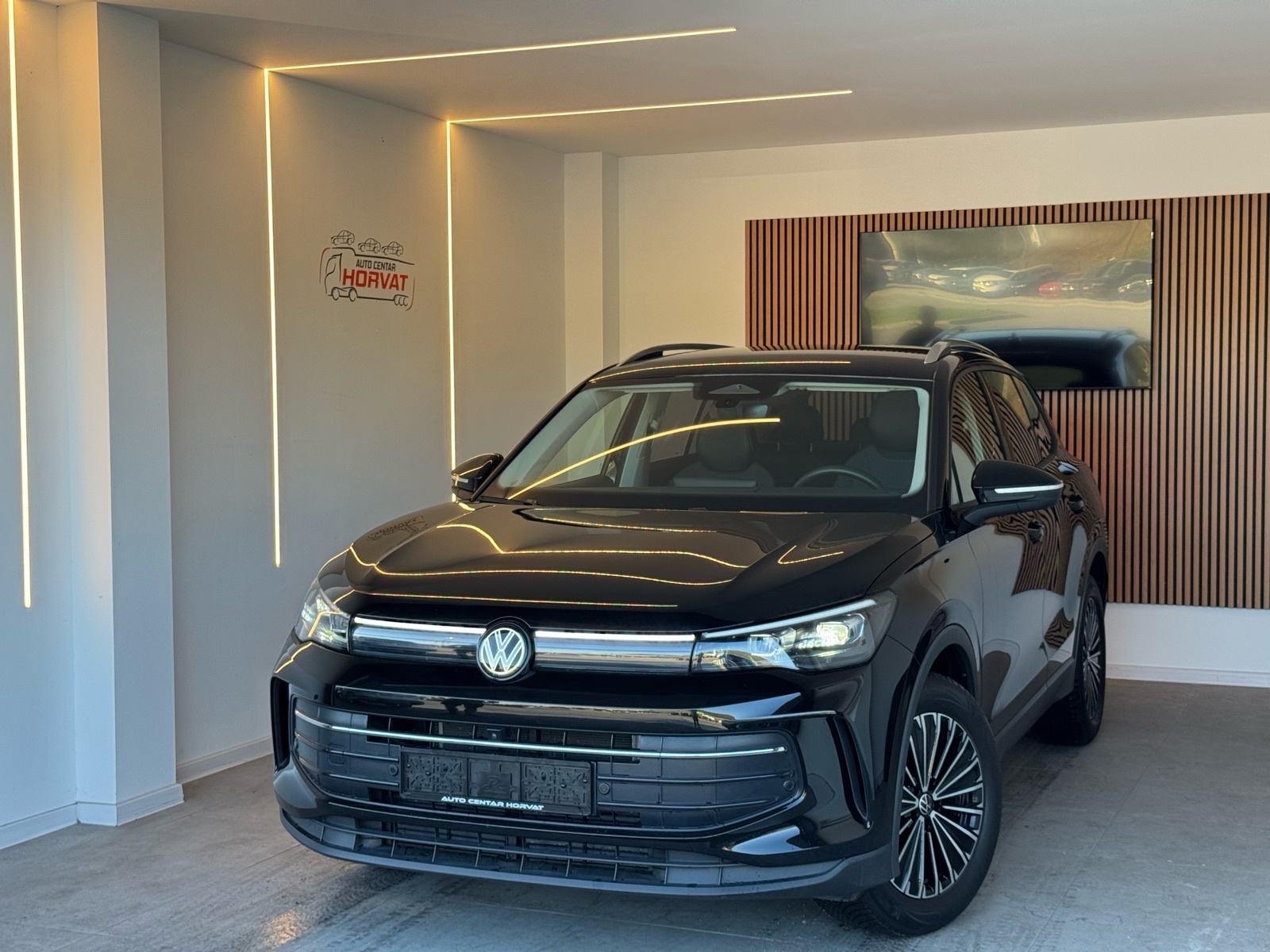 VW Tiguan 1,5 eTSI DSG Life 11/2025.; IQ Light; Navi; 360 Kamere;..., fotografija 1