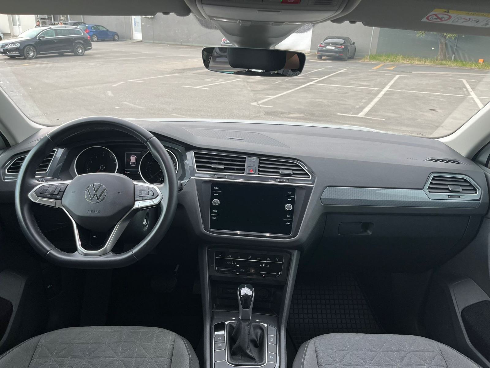 VW Tiguan, prvi vlasnik, HR auto, garancija, *** 25.000km ***, fotografija 9