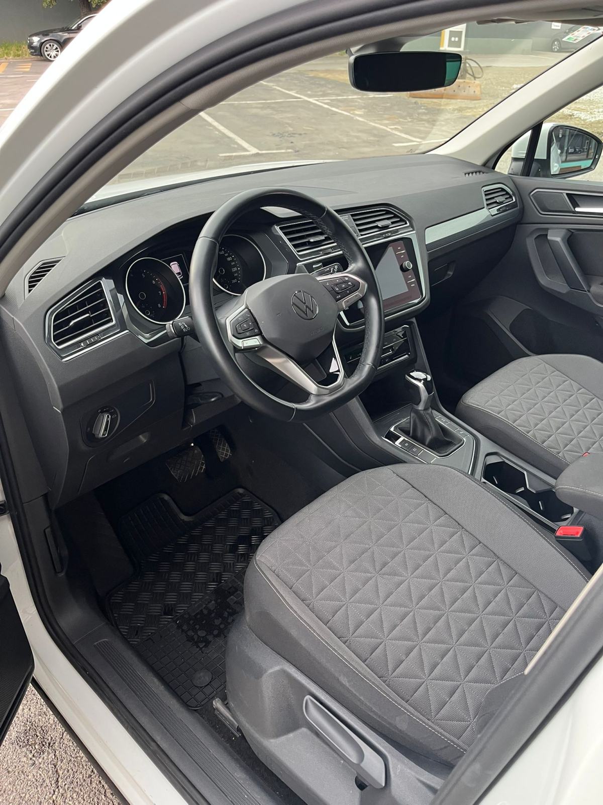 VW Tiguan, prvi vlasnik, HR auto, garancija, *** 25.000km ***, fotografija 6
