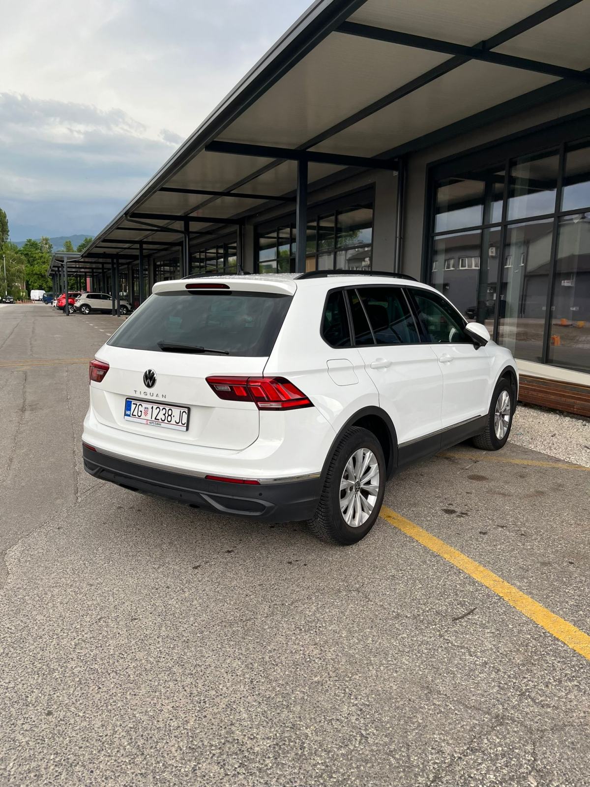 VW Tiguan, prvi vlasnik, HR auto, garancija, *** 25.000km ***, fotografija 3