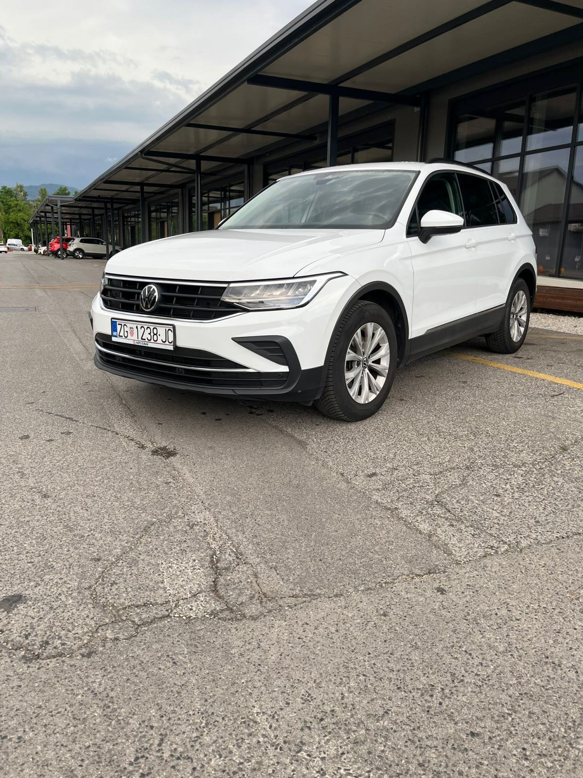 VW Tiguan, prvi vlasnik, HR auto, garancija, *** 25.000km ***, fotografija 1