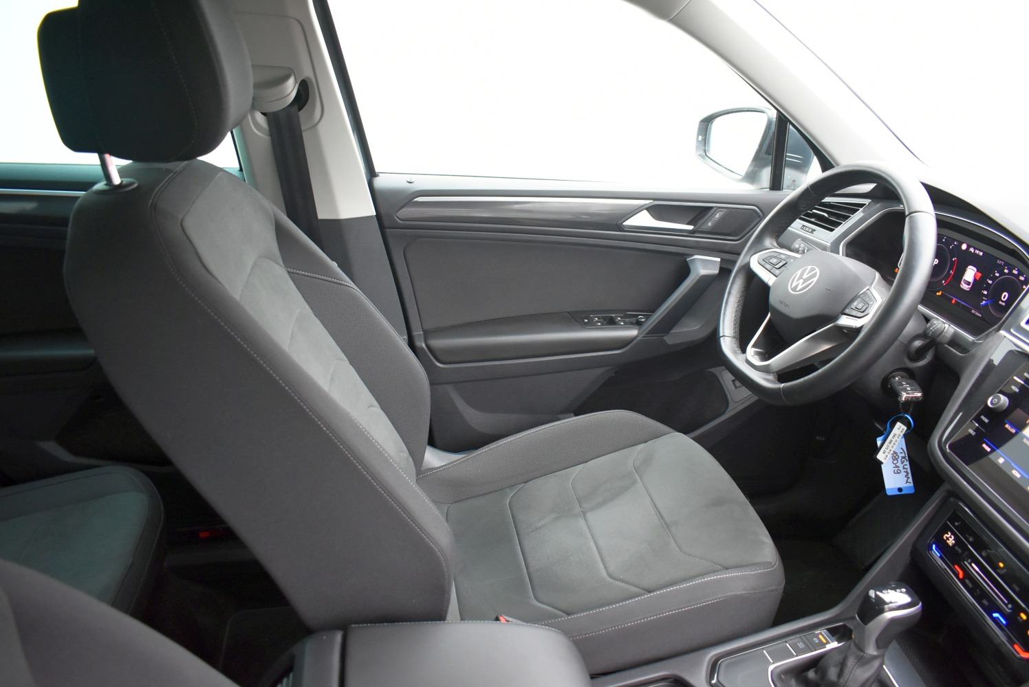 VW Tiguan 1.5 TSI DSG A/T *DE* MALO KM, ODLIČNA OPREMA, SERVISNA*, fotografija 6