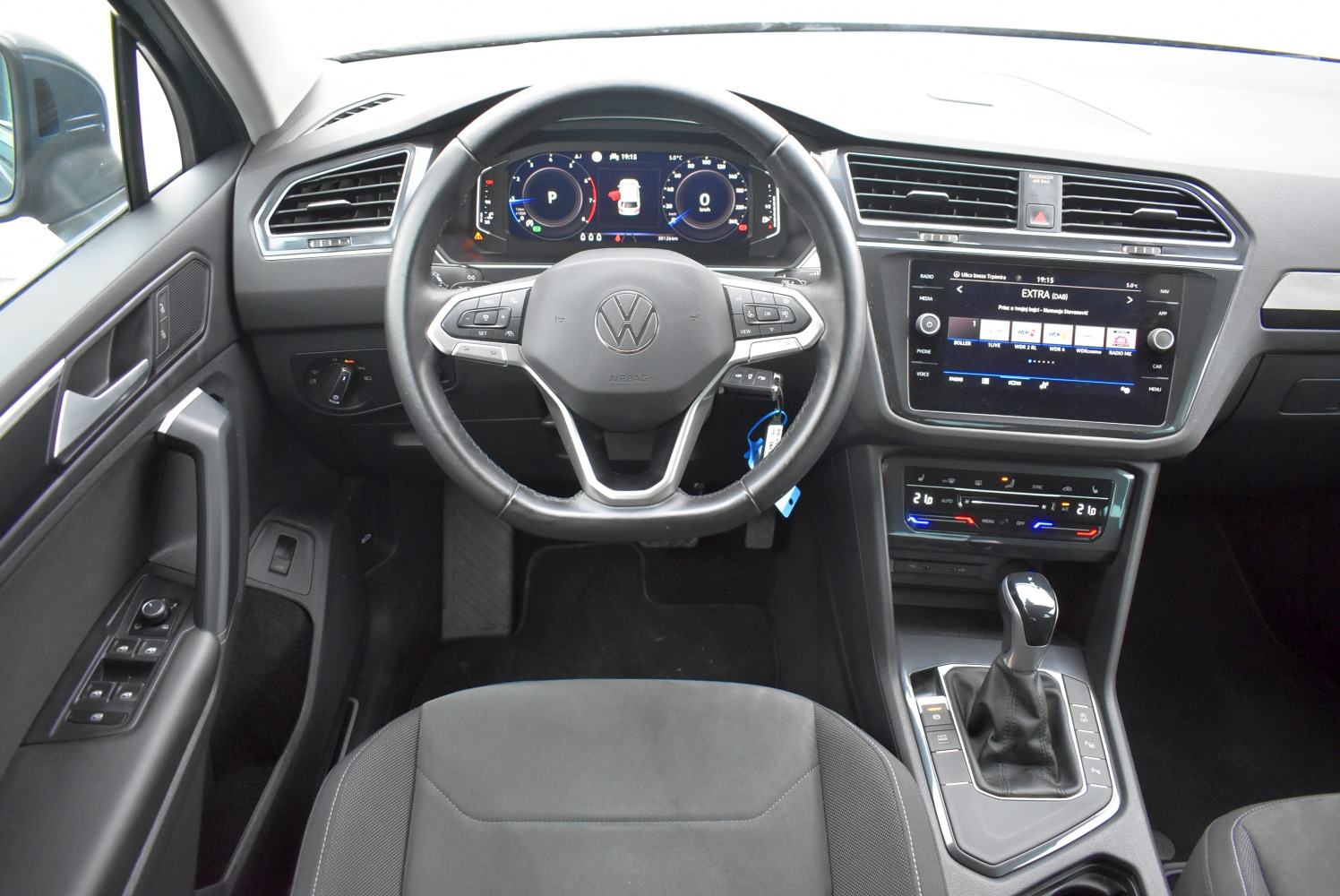 VW Tiguan 1.5 TSI DSG A/T *DE* MALO KM, ODLIČNA OPREMA, SERVISNA*, fotografija 5
