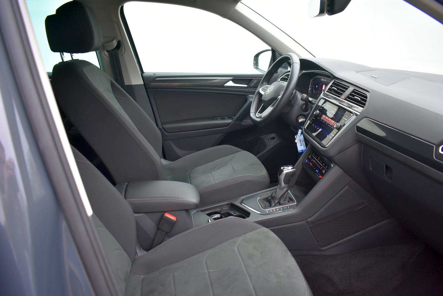 VW Tiguan 1.5 TSI DSG A/T *DE* MALO KM, ODLIČNA OPREMA, SERVISNA*, fotografija 9