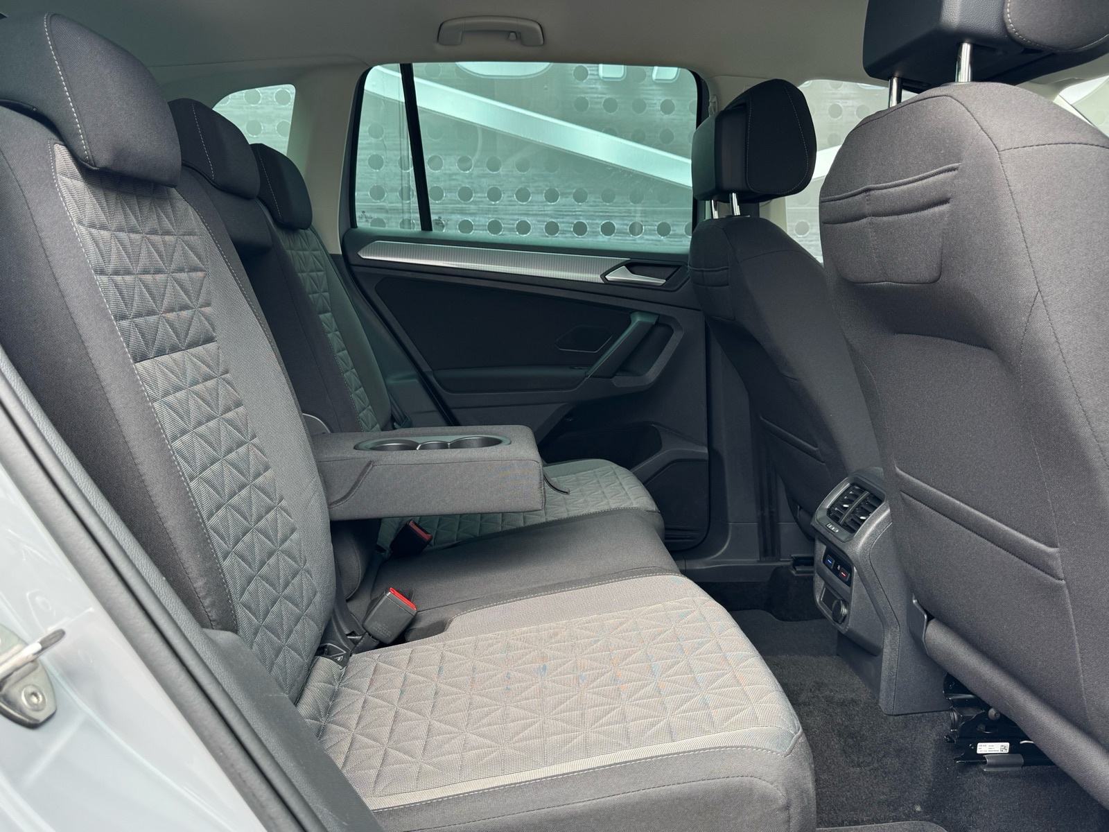 VW Tiguan 1,5 TSI / LIFE / FULL LED / NAVI / ACC / CARPLAY / JAMSTVO, fotografija 11