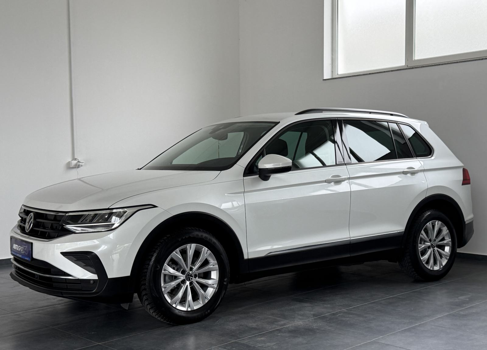 VW Tiguan 1,5 TSI •ACC•KAMERA•AMBI•NAVI•JAMSTVO 24MJ•LEASING 0% UČEŠĆA, fotografija 5