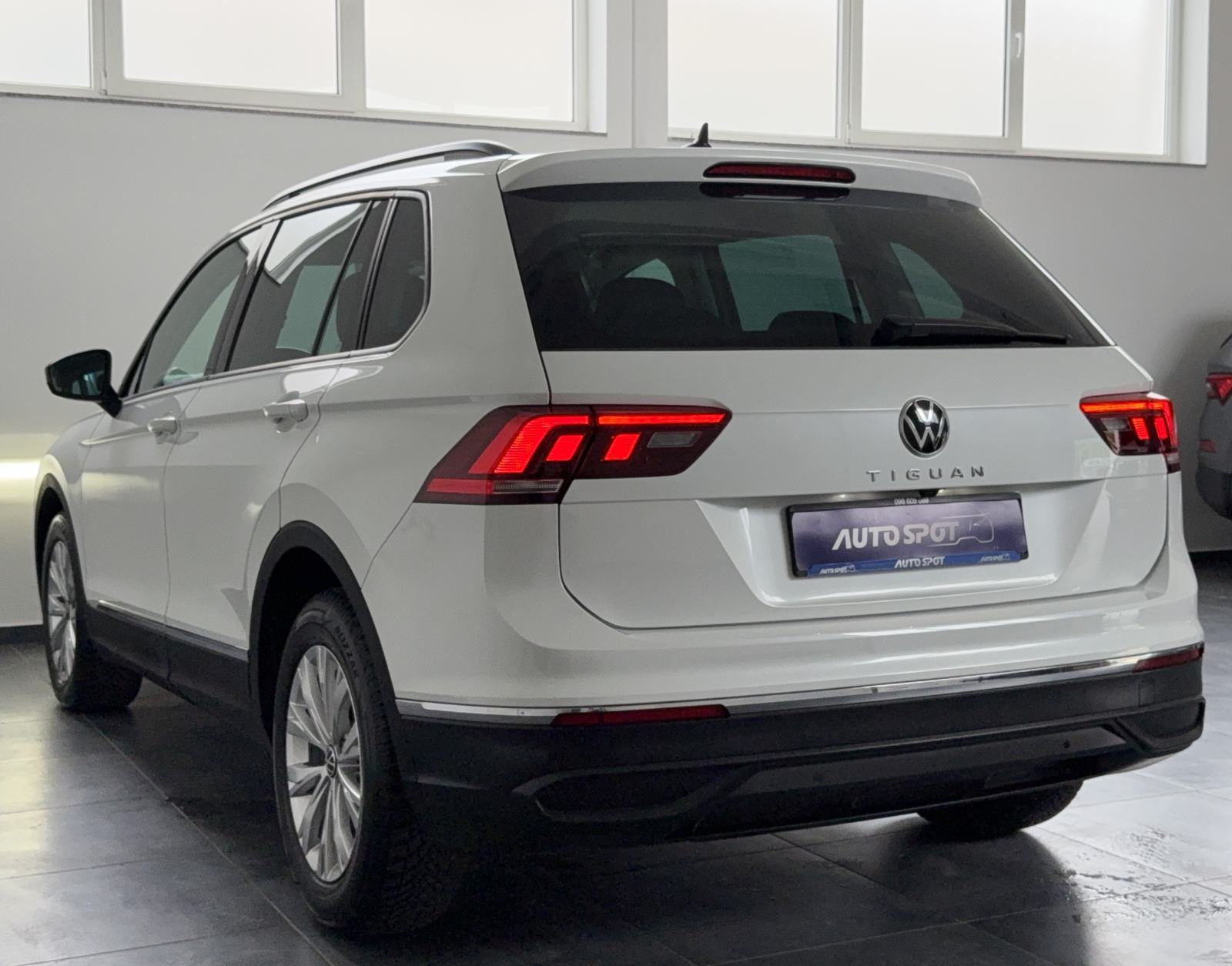 VW Tiguan 1,5 TSI •ACC•KAMERA•AMBI•NAVI•JAMSTVO 24MJ•LEASING 0% UČEŠĆA, fotografija 8