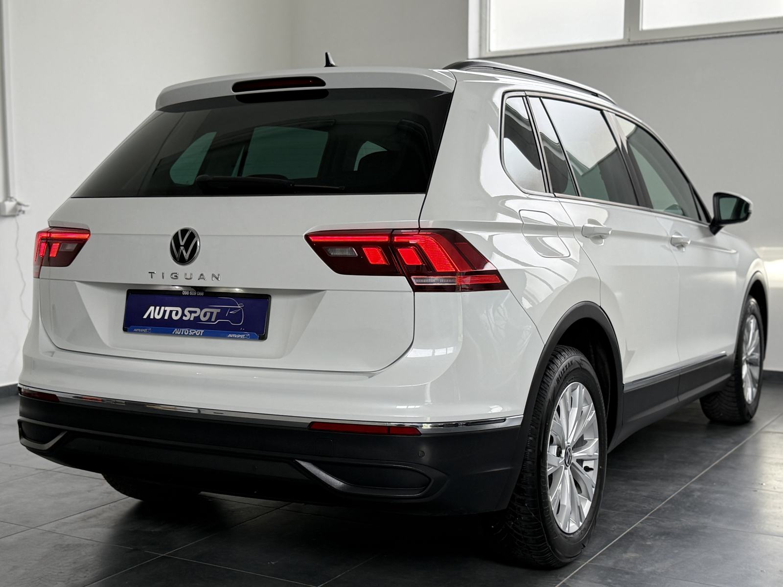 VW Tiguan 1,5 TSI •ACC•KAMERA•AMBI•NAVI•JAMSTVO 24MJ•LEASING 0% UČEŠĆA, fotografija 7