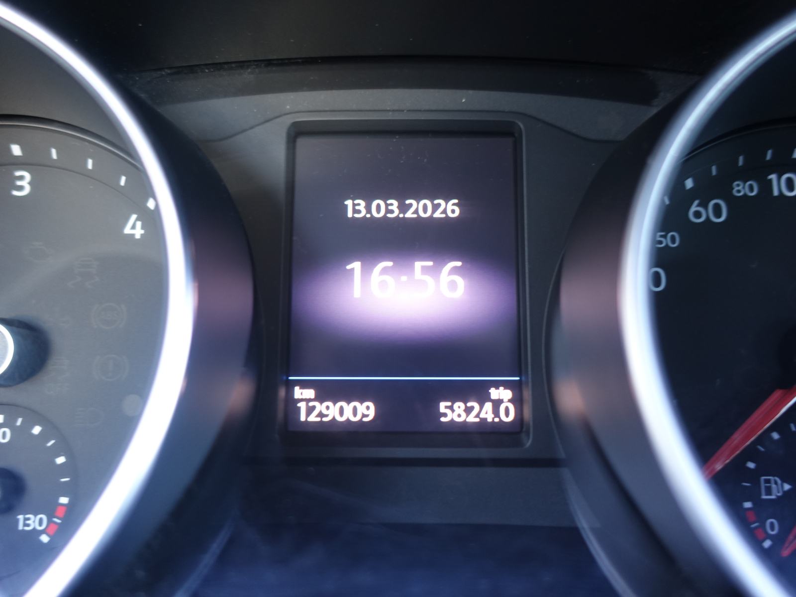 VW Tiguan 1,6 TDi Comfortline / NOVE GUME + JAMSTVO + REGISTRCIJA, fotografija 12