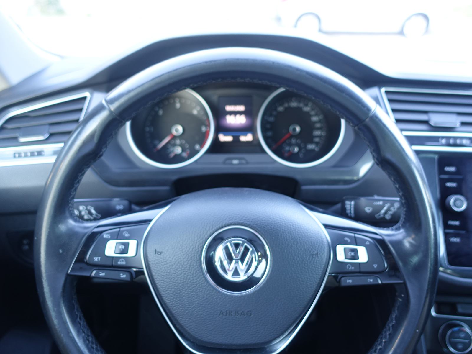 VW Tiguan 1,6 TDi Comfortline / NOVE GUME + JAMSTVO + REGISTRCIJA, fotografija 13