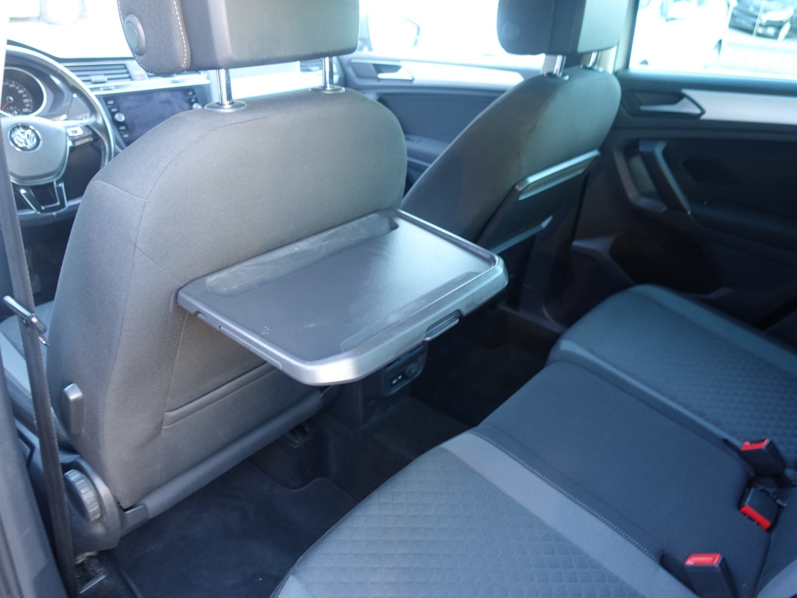 VW Tiguan 1,6 TDi Comfortline / NOVE GUME + JAMSTVO + REGISTRCIJA, fotografija 20