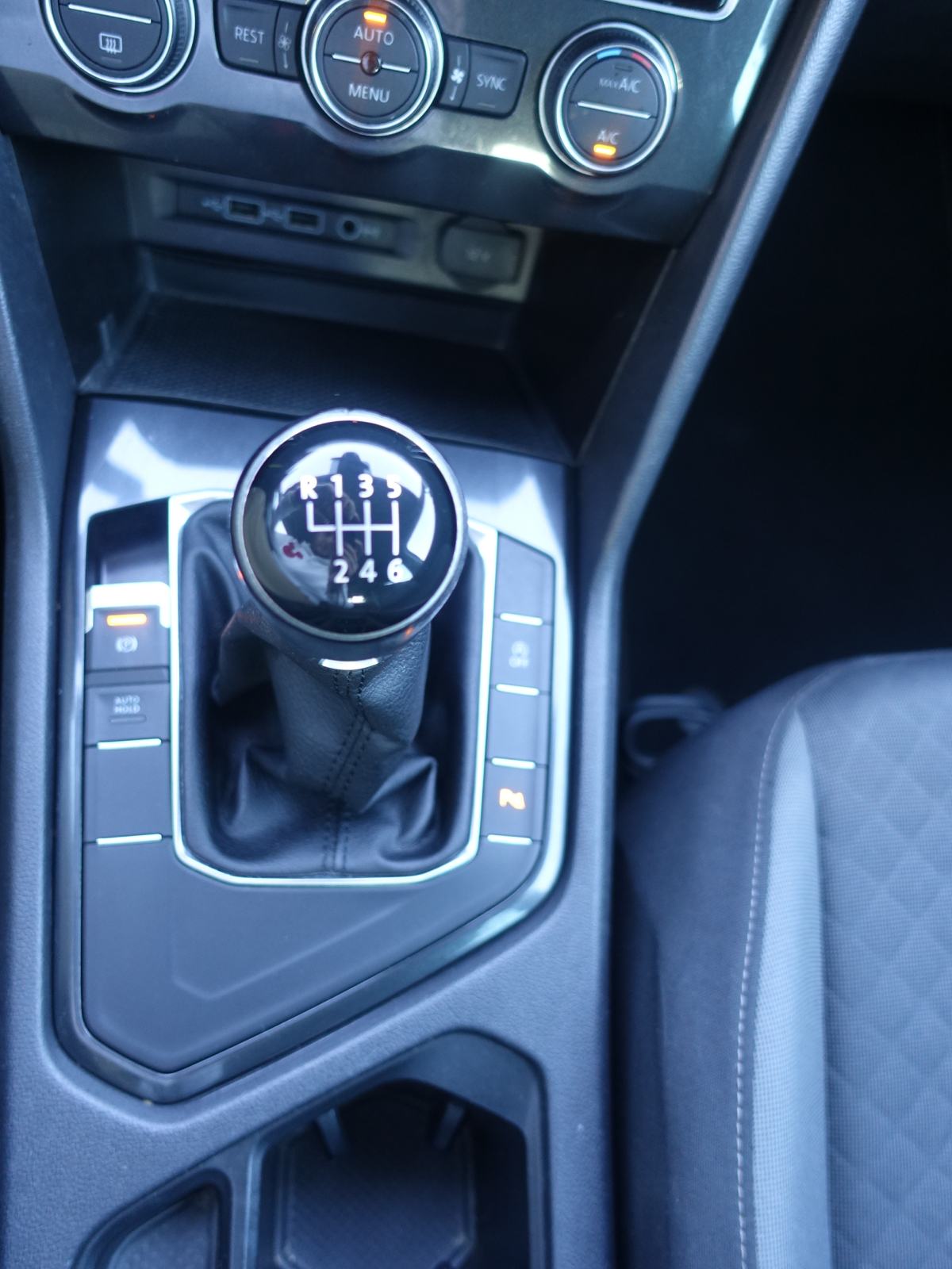 VW Tiguan 1,6 TDi Comfortline / NOVE GUME + JAMSTVO + REGISTRCIJA, fotografija 19