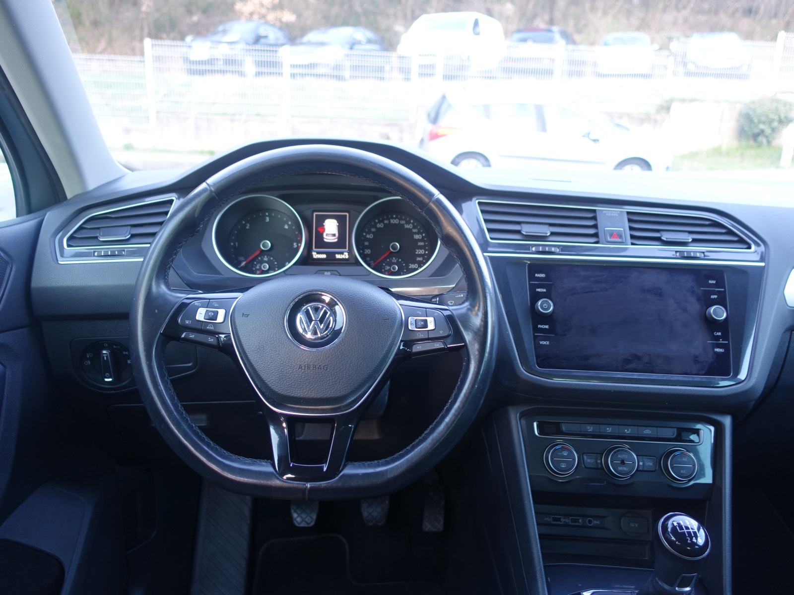 VW Tiguan 1,6 TDi Comfortline / NOVE GUME + JAMSTVO + REGISTRCIJA, fotografija 11
