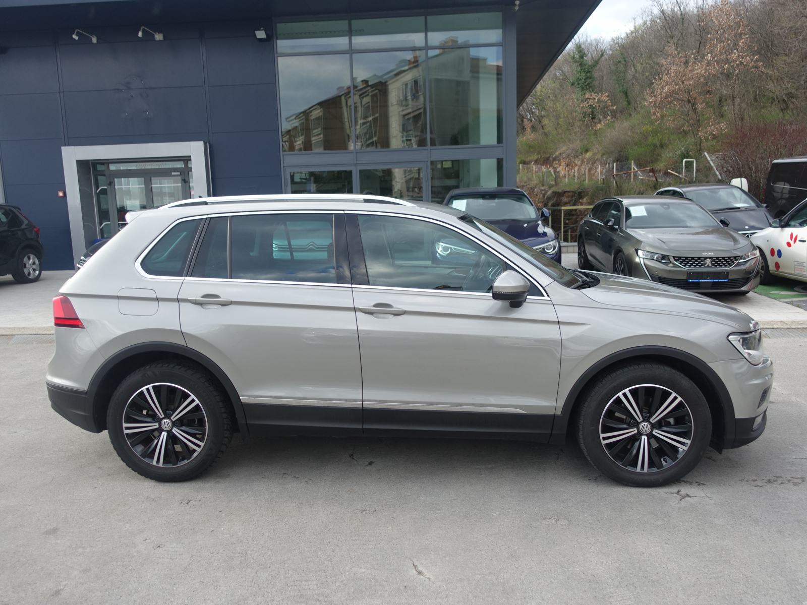 VW Tiguan 1,6 TDi Comfortline / NOVE GUME + JAMSTVO + REGISTRCIJA, fotografija 2