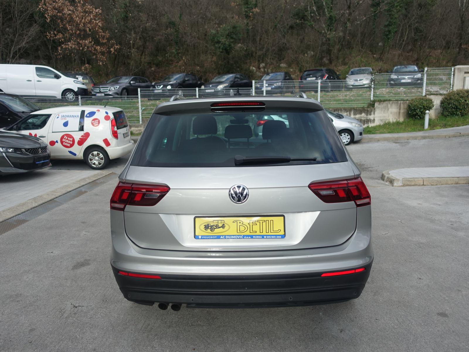 VW Tiguan 1,6 TDi Comfortline / NOVE GUME + JAMSTVO + REGISTRCIJA, fotografija 4
