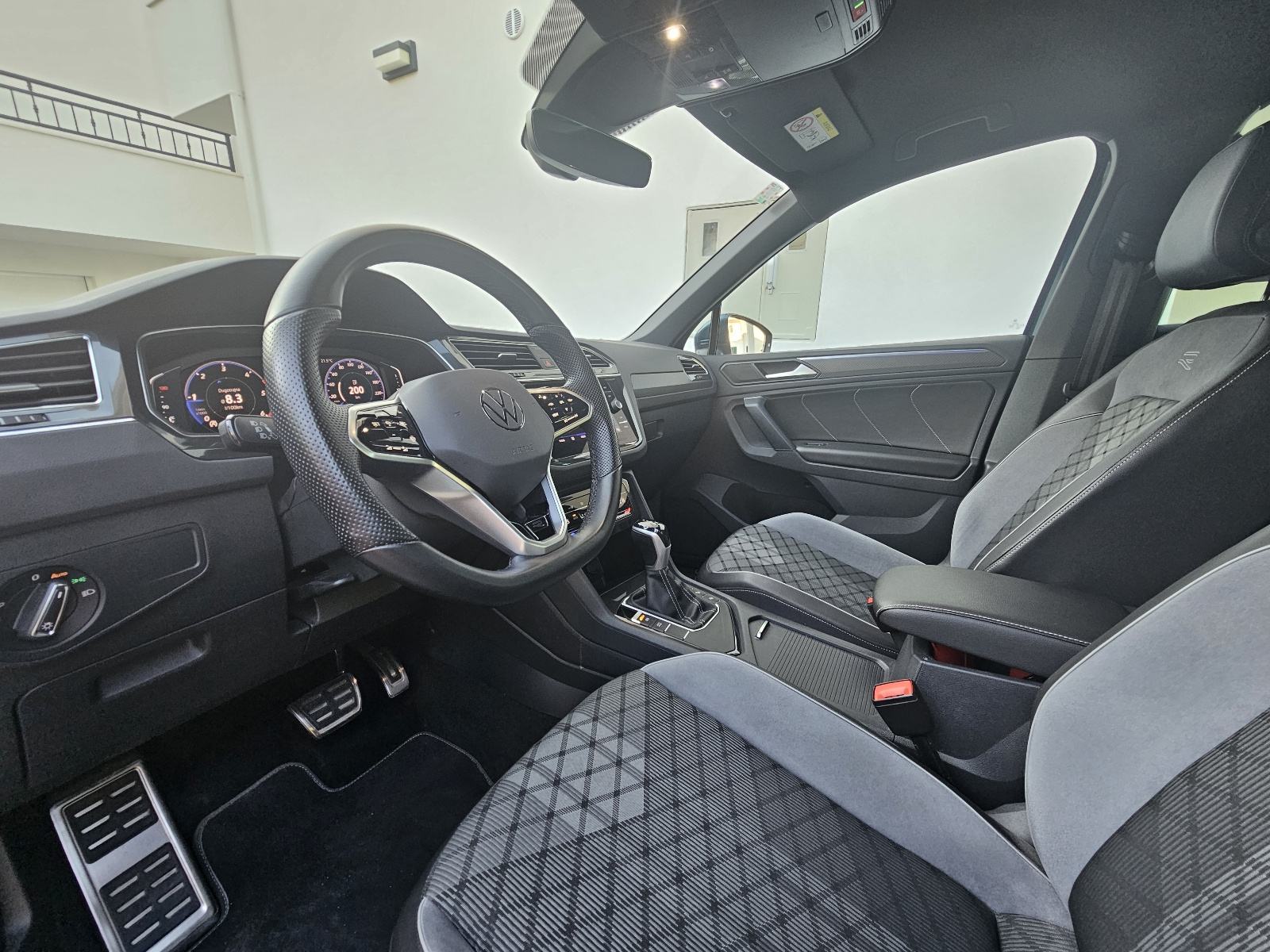 VW Tiguan 2,0 DSG -R LINE automatik, fotografija 17