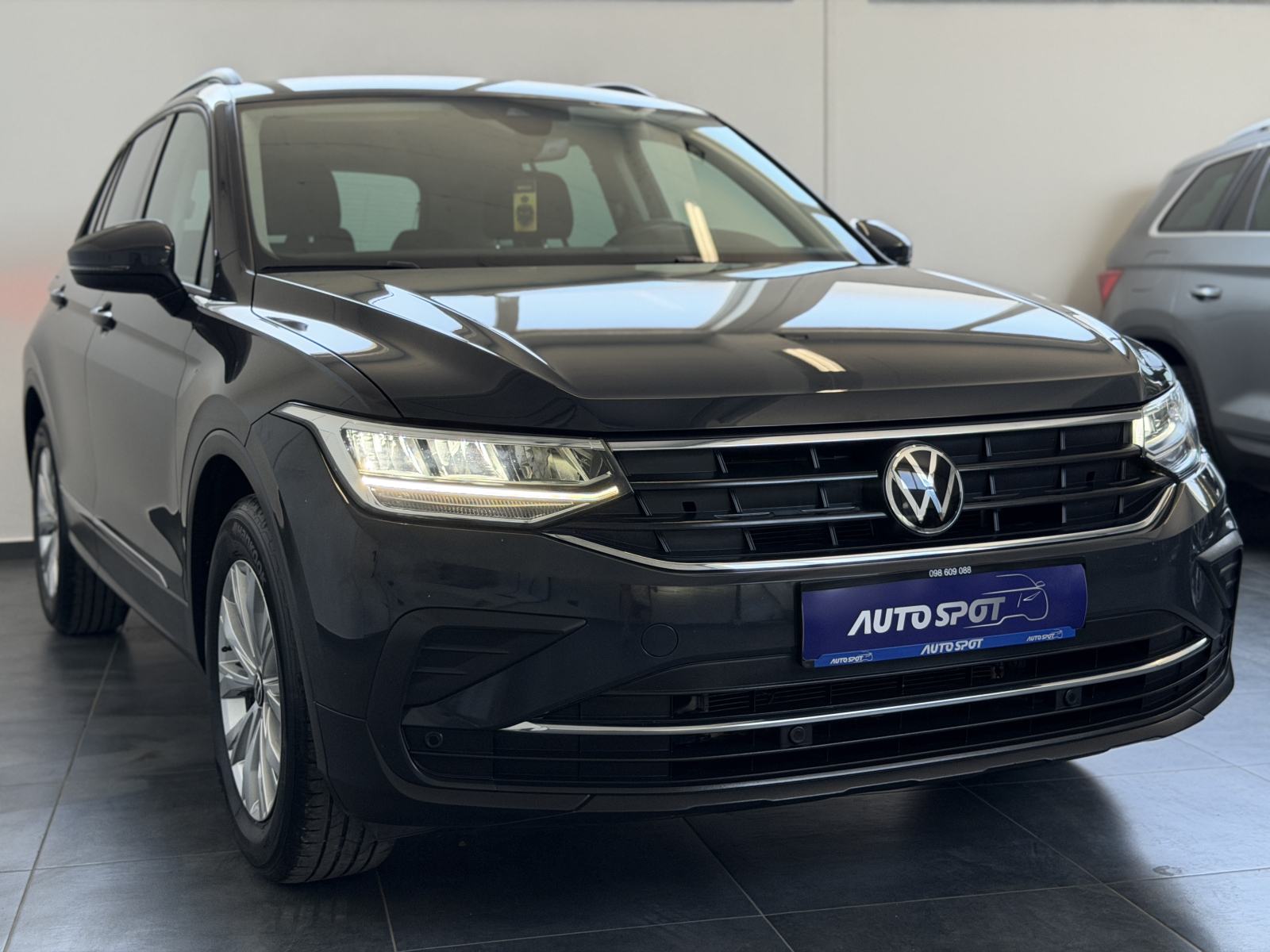 VW Tiguan 1,5 TSI •ACC•KAMERA•AMBI•NAVI•JAMSTVO 24MJ•LEASING 0% UČEŠĆA, fotografija 4