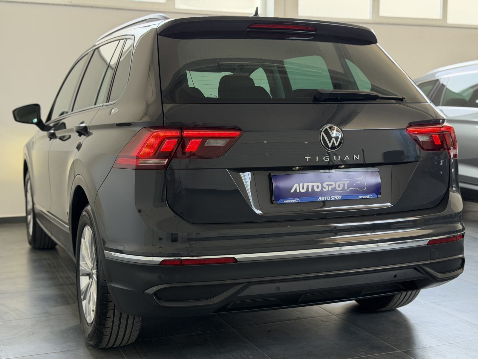 VW Tiguan 1,5 TSI •ACC•KAMERA•AMBI•NAVI•JAMSTVO 24MJ•LEASING 0% UČEŠĆA, fotografija 7