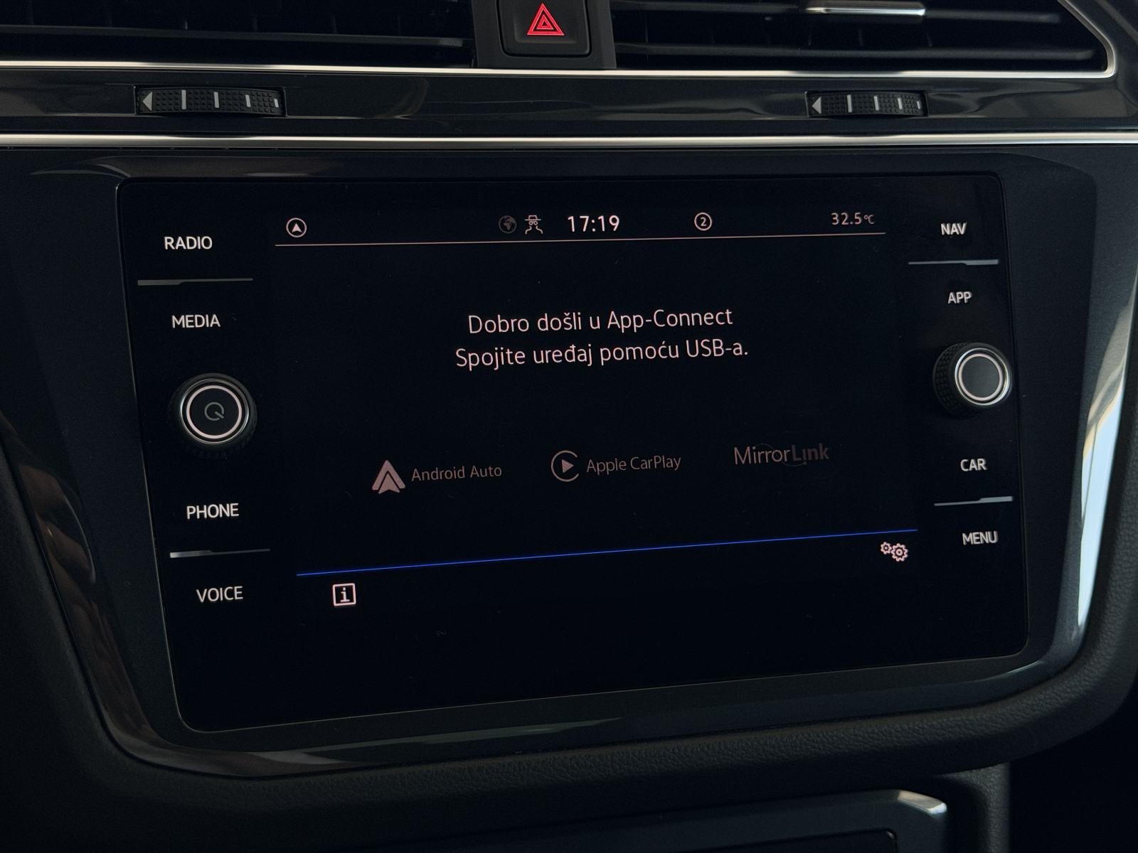 VW Tiguan 1,5 TSI •ACC•KAMERA•AMBI•NAVI•JAMSTVO 24MJ•LEASING 0% UČEŠĆA, fotografija 17