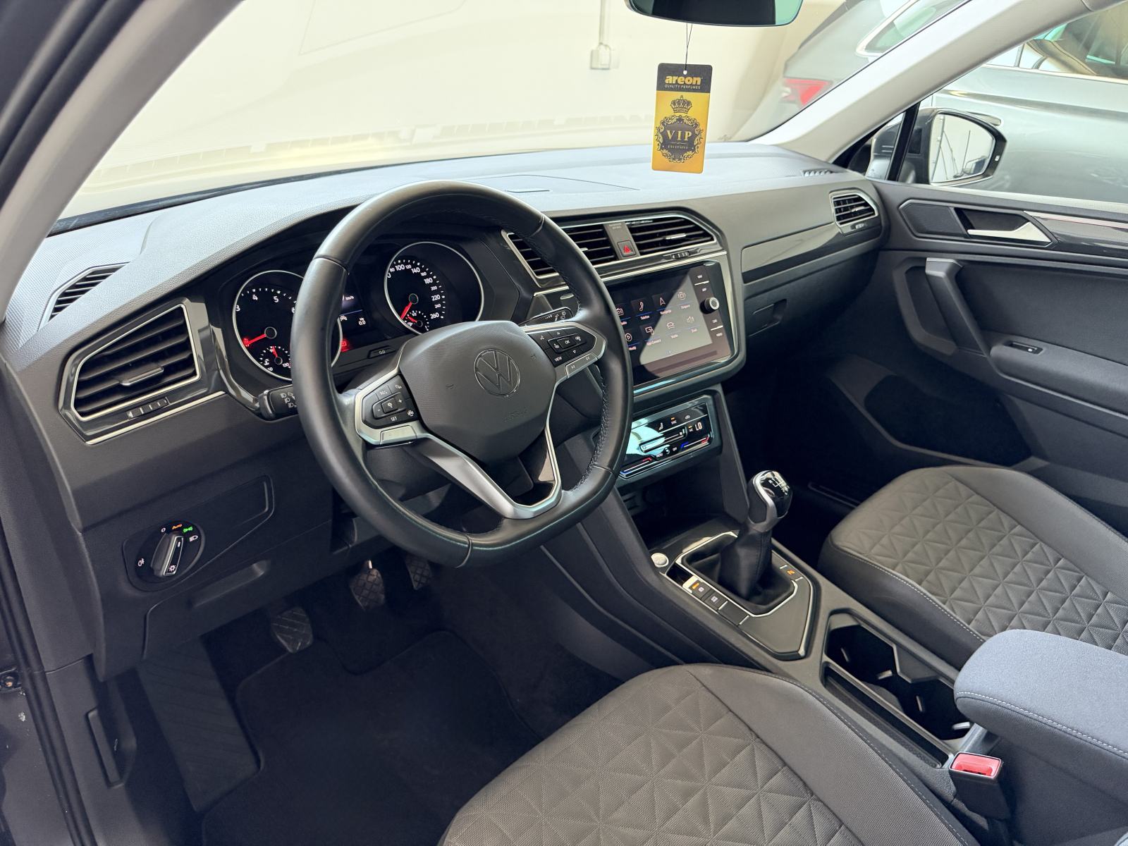 VW Tiguan 1,5 TSI •ACC•KAMERA•AMBI•NAVI•JAMSTVO 24MJ•LEASING 0% UČEŠĆA, fotografija 8