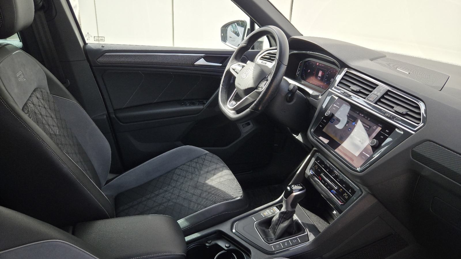 VW Tiguan 2.0 TDI R-Line DSG * Nije uvoz * Prvi vlasnik *, fotografija 6