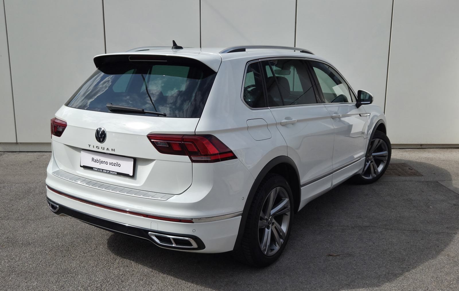 VW Tiguan 2.0 TDI R-Line DSG * Nije uvoz * Prvi vlasnik *, fotografija 2